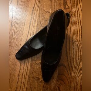 Vintage Salvatore Ferragamo Black Crocodile Pointed Toe Kitten Heel Pumps 6.5B